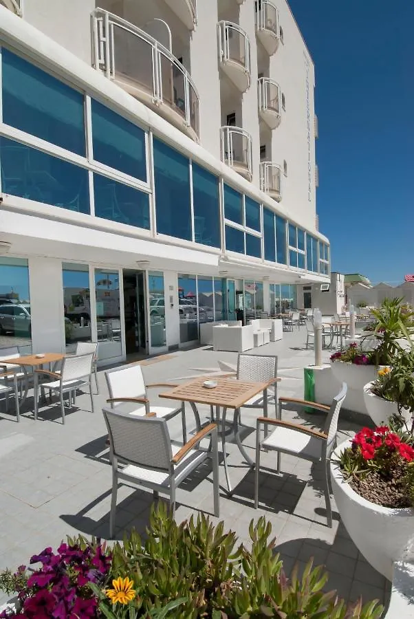 Hotel International Direttamente Sulla Sabbia Misano Adriatico 3*,
