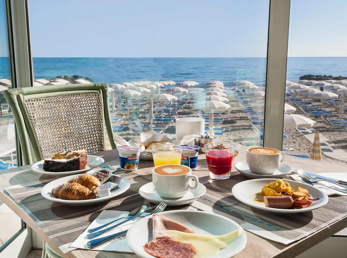 Hotel International Direttamente Sulla Sabbia Misano Adriatico 3*,  Italien