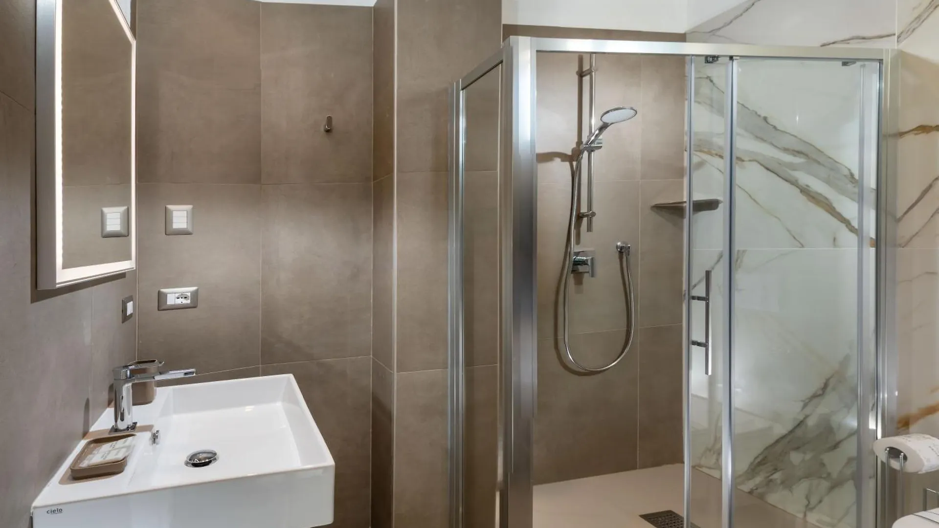 Hotel International Direttamente Sulla Sabbia Misano Adriatico 3*,